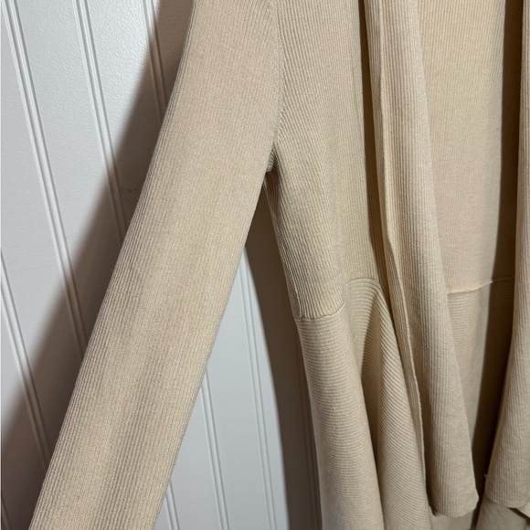 Cardigan - Picture 4 of 4